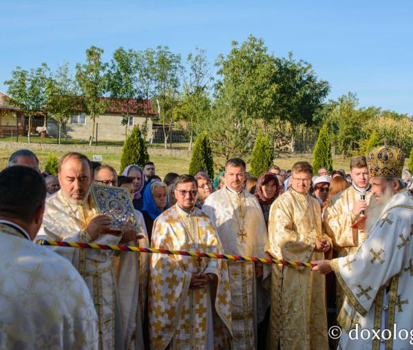 Biserica Parohiei Viișoara a fost sfințită de IPS Teofan