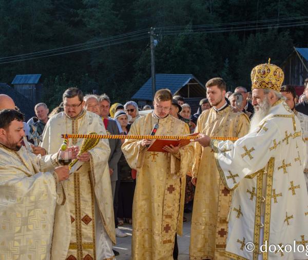 IPS Teofan a sfințit biserica Parohiei Secu – Izvorul Alb