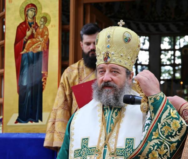 PS Nichifor Botoșăneanul la Sfânta Liturghie