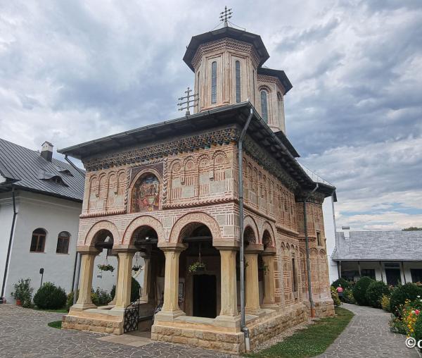 Mănăstirea Dintr-un Lemn - Biserica de piatră