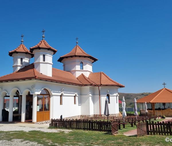 Schitul „Acoperământul Maicii Domnului” Șura Mare