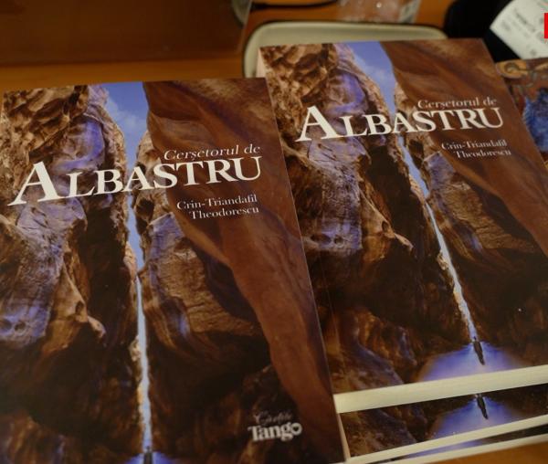 (Video) Cartea „Cerșetorul de albastru”, scrisă de părintele Crin-Trandafil Theodorescu, lansată la Iași