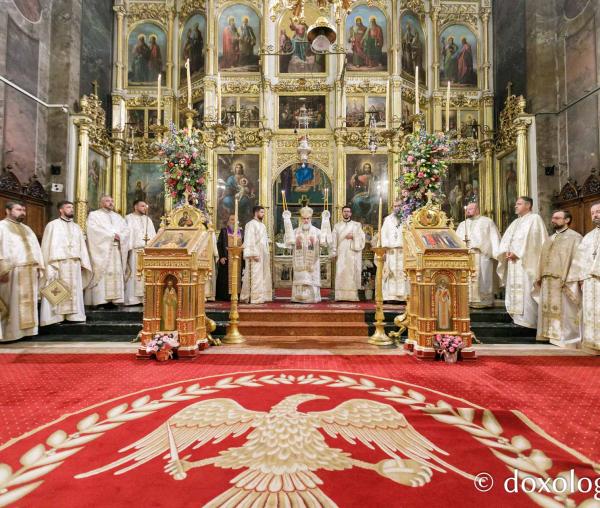 IPS Ioachim al Romanului și Bacăului a slujit Sfânta Liturghie în a doua zi a Hramului Sfintei Parascheva