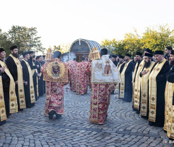 (Foto) Slujbă de priveghere în cinstea Sfântului Mare Mucenic Dimitrie, Izvorâtorul de mir