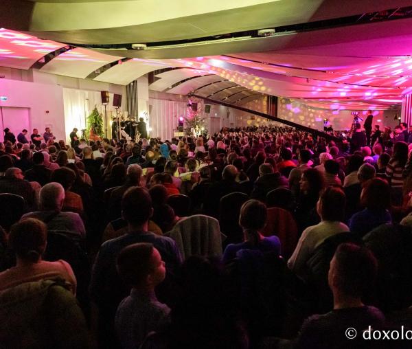 (Foto) „Betleemul a deschis Edenul”: Peste 1000 de ieșeni au trăit bucuria Nașterii Domnului la Concertul de colinde al Mitropoliei Moldovei și Bucovinei