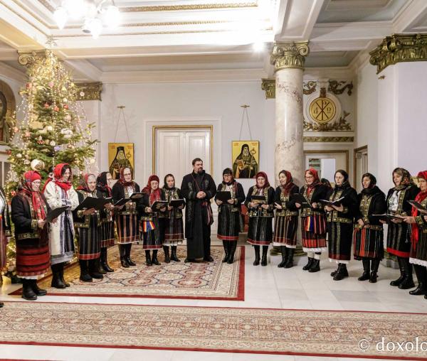 (Foto) Grupul vocal „Sfântul Mina” Focuri – Colindători la Reședința Mitropolitană 2024