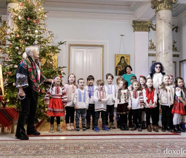 (Foto) Grădinița Sf. Sava din Iași – Colindători la Reședința Mitropolitană 2024