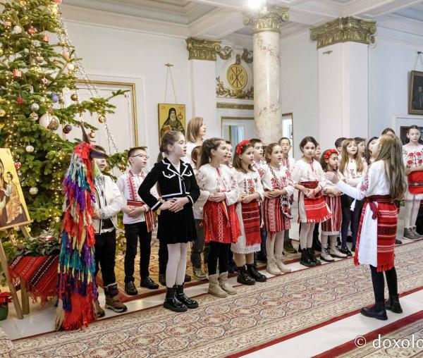 (Foto) Școala Carol I, clasa a 3-a C – Colindători la Reședința Mitropolitană 2024