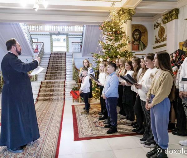 (Foto) Parohia Boroșoaia – Colindători la Reședința Mitropolitană 2024