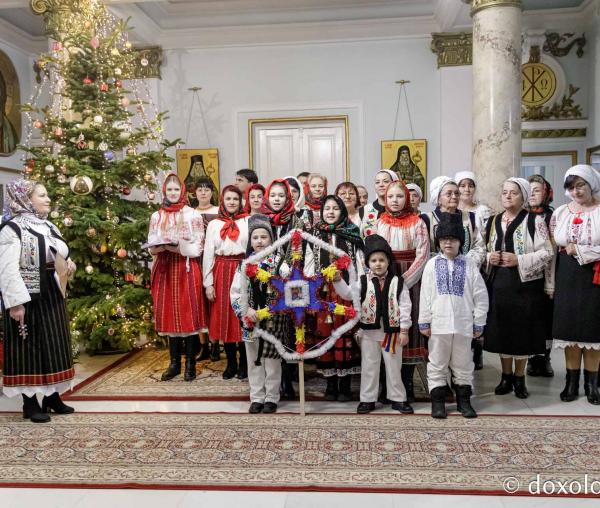 (Foto) Ansamblul „Răsunet” – Colindători la Reședința Mitropolitană 2024