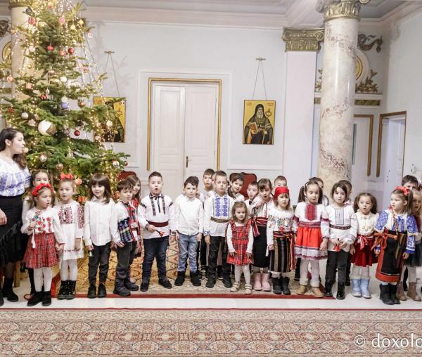 (Foto) Grădinița 26 din Iași, grupa mare – Colindători la Reședința Mitropolitană 2024