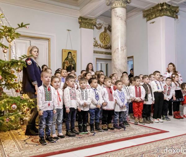 (Foto) Școala Gimnazială „Veronica Micle” Iași – Colindători la Reședința Mitropolitană 2024
