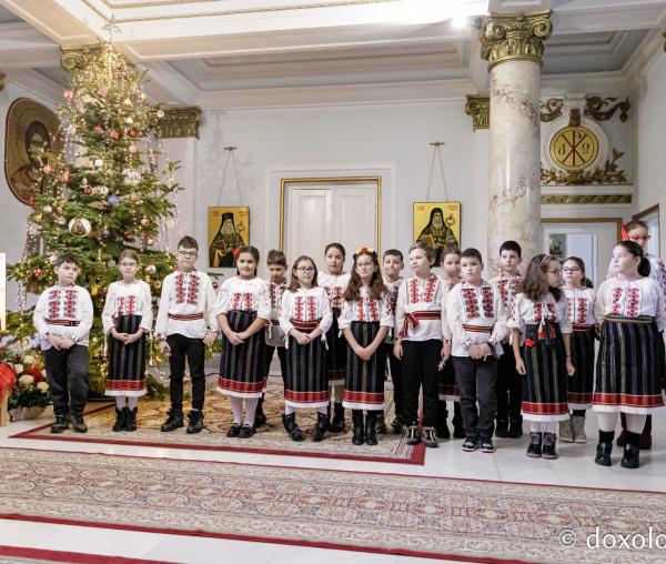 (Foto) Școala Gimnazială ,,Titu Maiorescu” din Iași, Clasa a III-a D – Colindători la Reședința Mitropolitană 2024