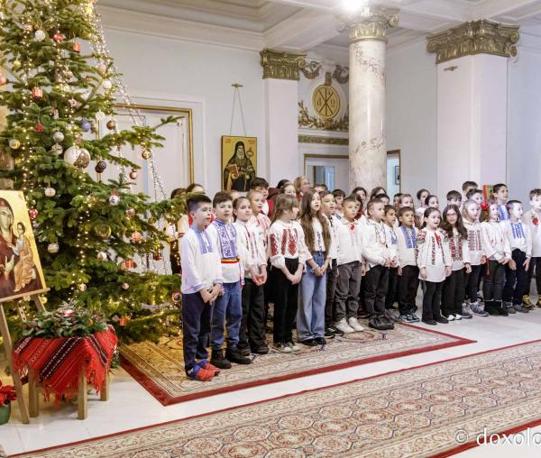 (Foto) Școala „Gheorghe Asachi”, Iași, clasele a 2-a și a 3-a – Colindători la Reședința Mitropolitană 2024