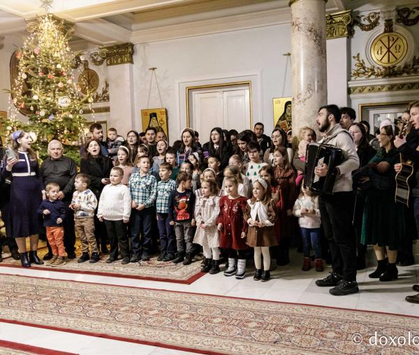 (Foto) Parohia Curelari - Oastea Domnului Iași – Colindători la Reședința Mitropolitană 2024