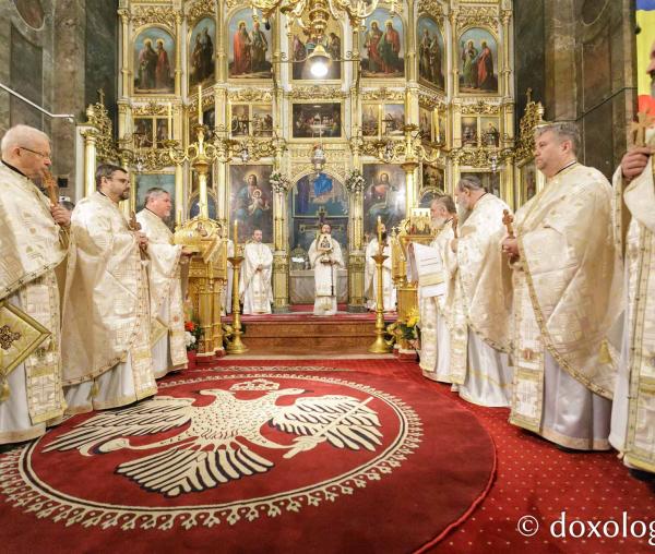 Liturghie arhierească la Catedrala Mitropolitană din Iași  în cinstea Sfinților Trei Ierarhi