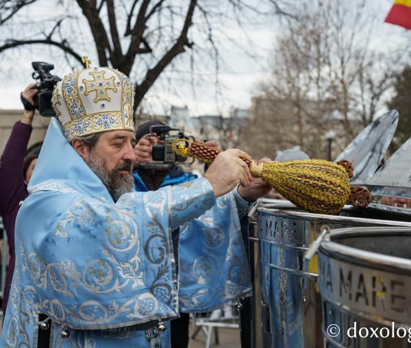 (Video) Sărbătoarea Botezului Domnului și slujba sfințirii apei, la Catedrala Mitropolitană din Iași