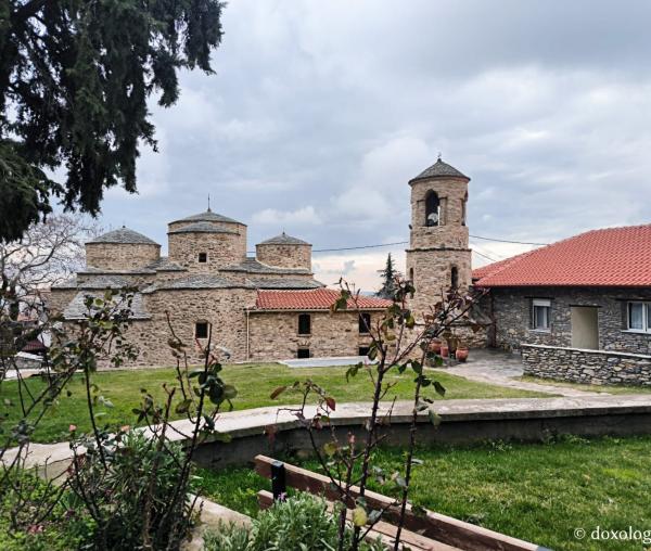 (Foto) Biserica „Sfântul Apostol Andrei” din Peristera – monumentul bizantin ce adăpostește moaștele Sfântului Eftimie cel Nou