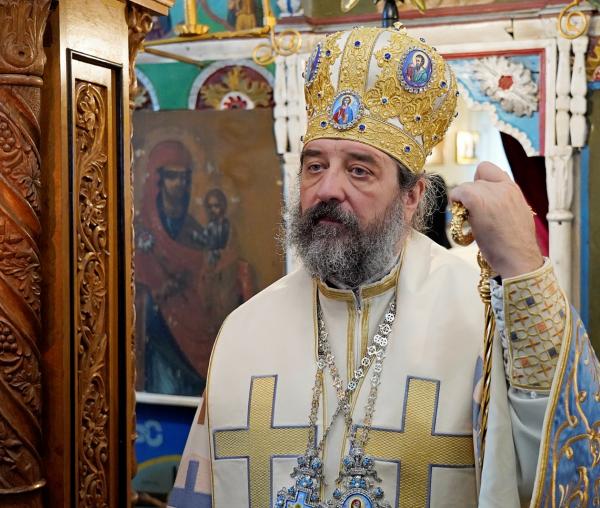 PS Nichifor Botoșăneanul la Sfânta Liturghie