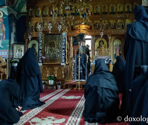 Sfânta Liturghie din Joia Mare la Mănăstirea Paltin