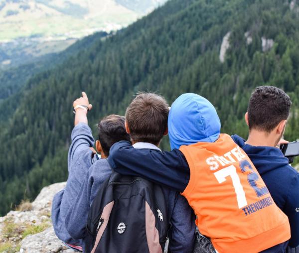 (Video) De ce adolescenții sunt atrași de comportamentele riscante și ce pot face părinții