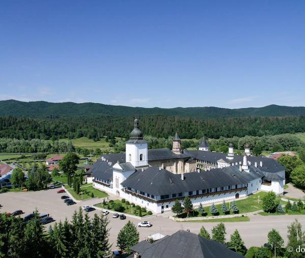 Mănăstirea Neamț, una dintre cele mai vechi mănăstiri din Moldova (imagini aeriene)