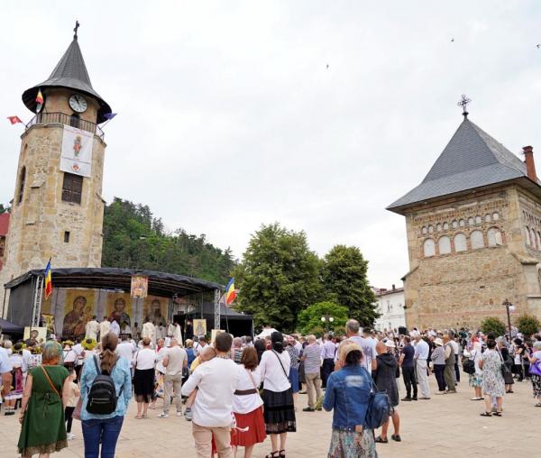 (Video) Slujbă arhierească la hramul orașului Piatra Neamț - Biserica „Sfântul Ioan Domnesc”