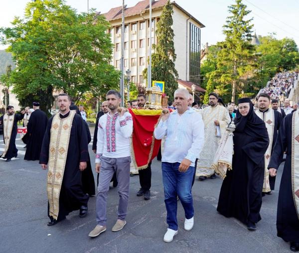 (Video) Sărbătoarea orașului Piatra Neamț: Mii de oameni în procesiune, dimpreună cu Sfântul Iosif cel Milostiv