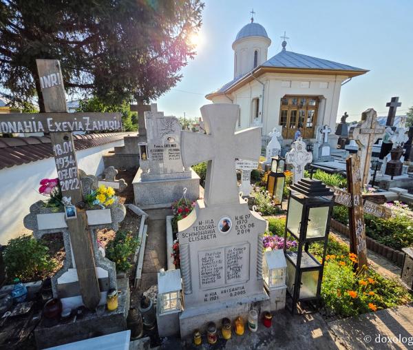 Mormântul Schimonahiei Elisabeta Lazăr, pustnica Giumalăului