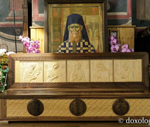 Racla cu moaștele Sfântului Cuvios Dometie cel Milostiv de la Râmeț