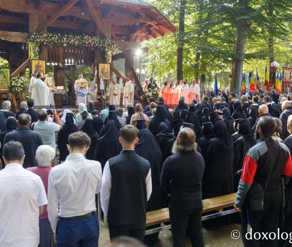 Sfânta Liturghie de la Proclamarea Canonizării Sfântului Cuvios Serafim cel Răbdător de la Sâmbăta de Sus