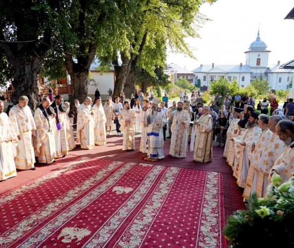(Video) Sfântul Cuvios Iosif, ocrotitorul Mănăstirii Văratec, a fost cinstit astăzi