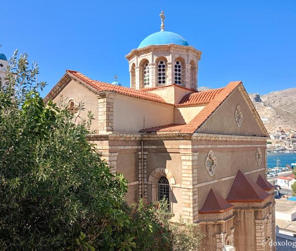 Biserica „Sfântul Ierarh Nicolae” – locașul impunător cu vedere spre portul din Insula Kalymnos