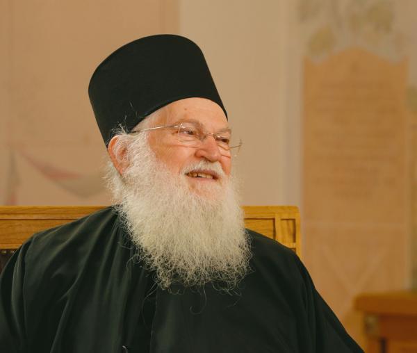 Interviu de colecție cu Arhim. Efrem Vatopedinul: „Mai bine să încetezi a respira, decât a te ruga!”