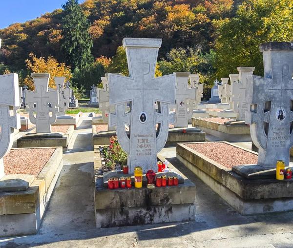 Mormântul Părintelui Teofil Părăian, dascălul bucuriei duhovnicești