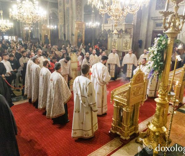 (Foto) „Bucură-te, Sfinte Andrei, Apostole!” – Priveghere în cinstea Sfântului Andrei la Catedrala Mitropolitană din Iași
