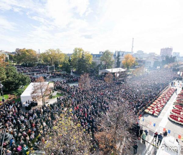#Hram2025: Rugăciune și binecuvântare la sărbătoarea Sfintei Cuvioase Parascheva – Ocrotitoarea Moldovei