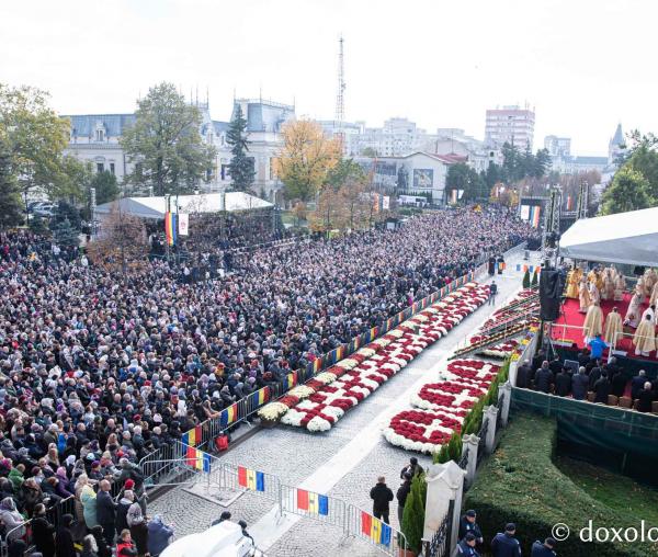 Bucuria credinței la Iași – Sfânta Liturghie în cinstea Sfintei Parascheva și a Sfântului Grigorie Palama, 2025
