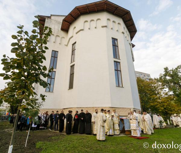 Sfințirea Bisericii „Sfânta Vineri și Sfântul Ierarh Alexandru” din Iași