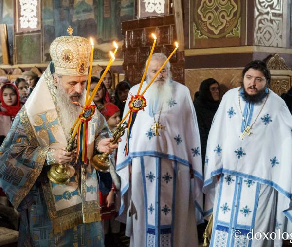 (Video) Sărbătoarea Intrării în Biserică a Maicii Domnului la Mănăstirea Peștera
