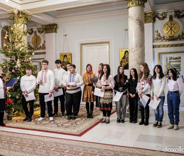 Liceul „Ion Neculce” din Tg. Frumos și Școala Strunga – Colindători la Reședința Mitropolitană 2025