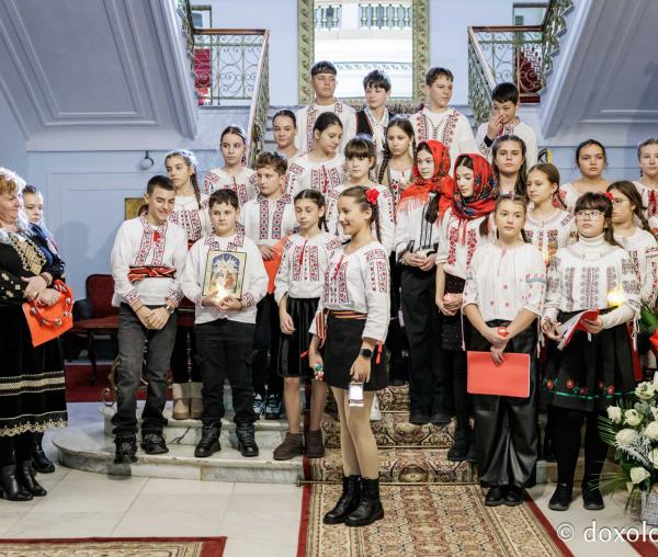 Colegiul „Mihail Sadoveanu” din Pașcani – Colindători la Reședința Mitropolitană 2025