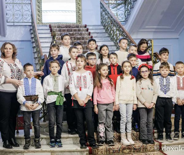Școala Gimnazială „Ștefan Bârsănescu" din Iași – Colindători la Reședința Mitropolitană 2025