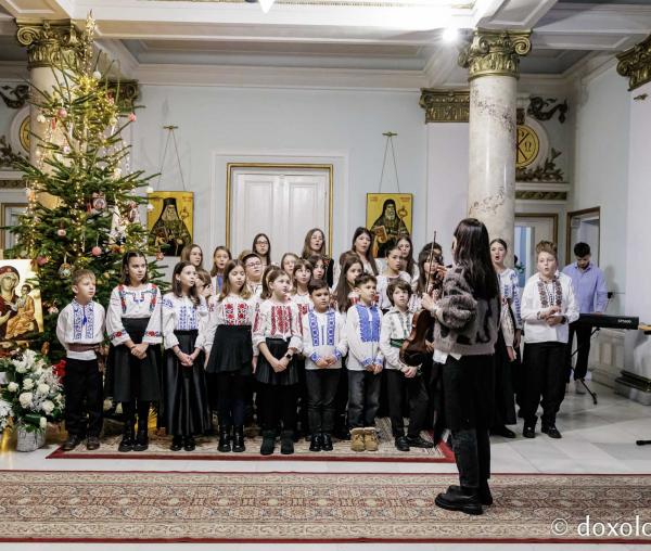 Școala „Varlaam Mitropolitul” – Colindători la Reședința Mitropolitană 2025