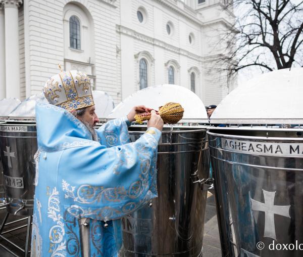 (Foto) Boboteaza la Catedrala Mitropolitană din Iași – Sfânta Liturghie și Sfințirea Apei