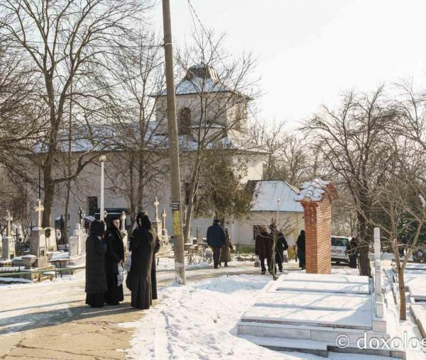 (Video) Sfinții Atanasie și Chiril, sărbătoriți la hramul Mănăstirii Copou