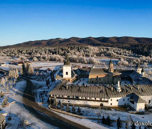 (Foto) Mănăstirea Neamț – imagini aeriene de iarnă