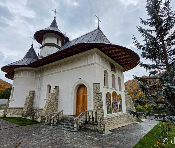 Mănăstirea Lepșa - Biserica cu hramul Izvorul Tămăduirii