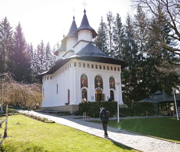 (Foto) Mănăstirea Durău, în așteptarea proclamării locale a canonizării Sfintei Mavra