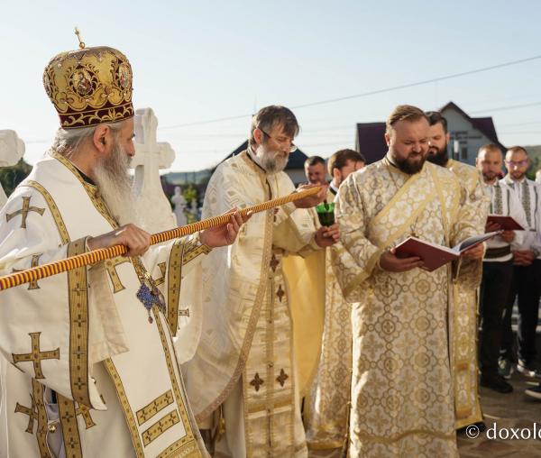 (Video) Parohia Rădeni, în sărbătoare: biserica închinată Sfântului Mare Mucenic Serghie a fost resfințită